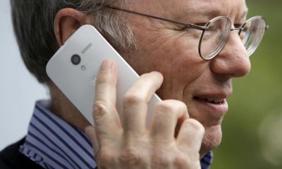 eric-schmidt-moto-x-640x426.jpg
