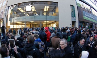 rt_apple_store_crowd_ll_131022_16x9_992.jpg