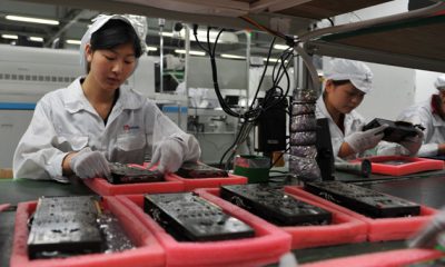 gt_foxconn_workers_630x420_1201027-2.jpg