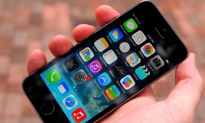 iphone-5s-hands-on-home-angle.jpg