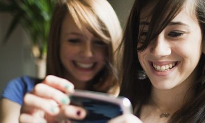 two-teenage-girls-using-s-009.jpg