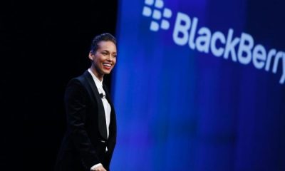 alicia-keys-blackberry.jpg