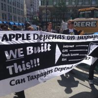 Une petit manif devant l'Apple Store d'Union Square