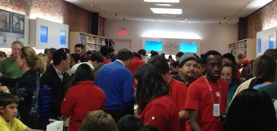 applestore_crowded_900.jpg