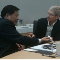 Tim Cook et Lu Wei