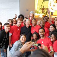 visite_applestore_timcook_2014.jpg