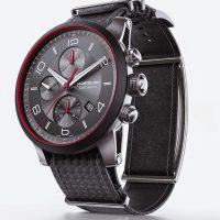 montblanc-smartwatch-oled-estrap-designboom01.jpg