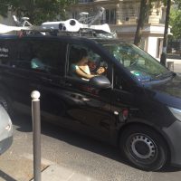 32170_les-apple-car-continuent-d-arpenter-les-rues-parisiennes-photos.jpg