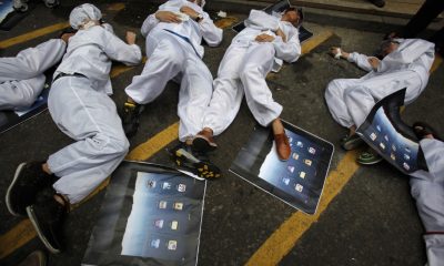 foxconn_workers_3.jpg