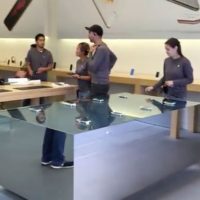 table-3d-touch-apple-store.jpg