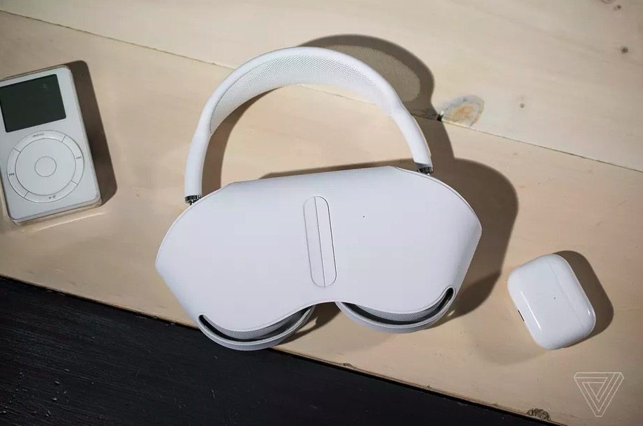 Pochette AirPods Max chez The Verge