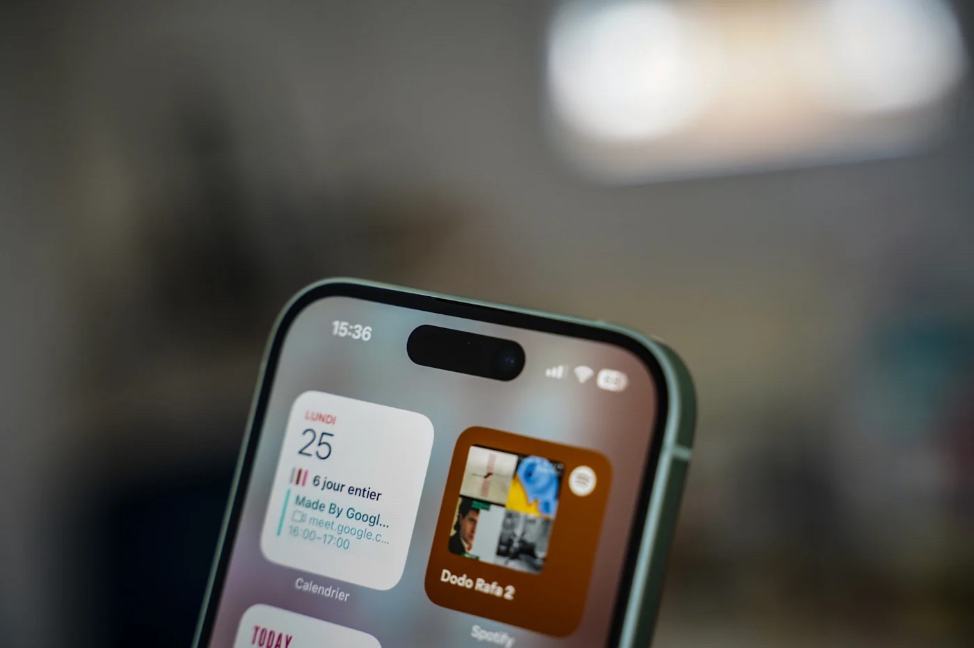 iPhone 15 fiche technique