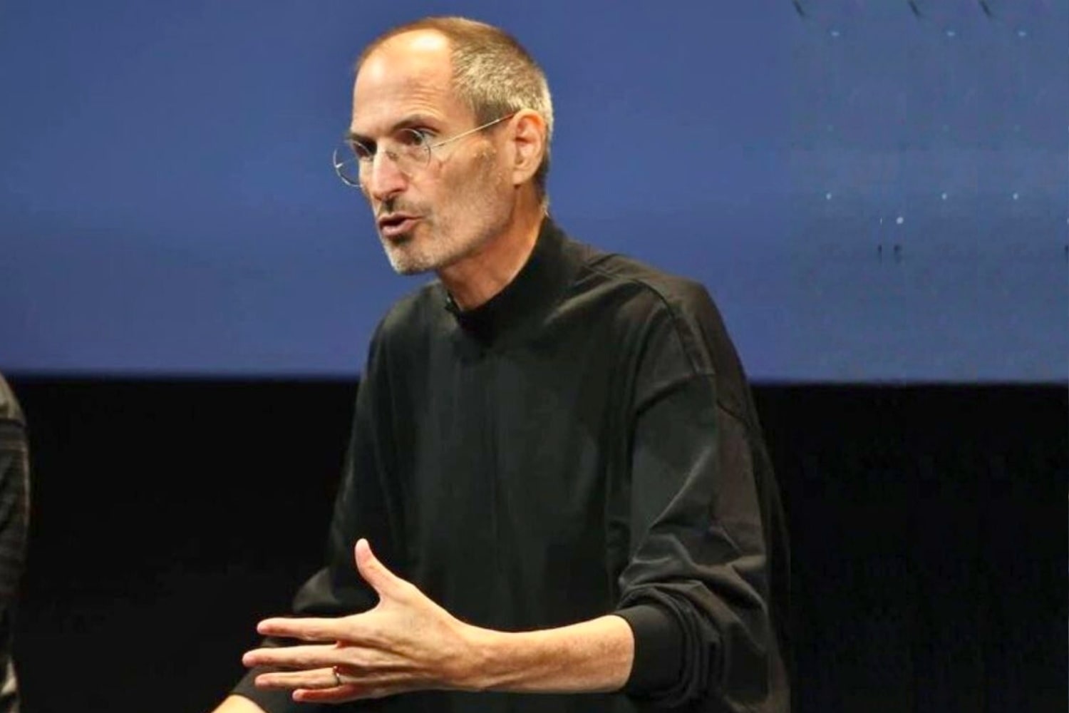 Steve jobs pull noir apple conférence min
