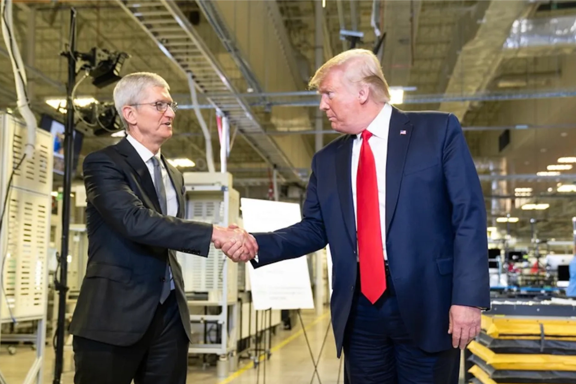 Apple tim cook donald trump