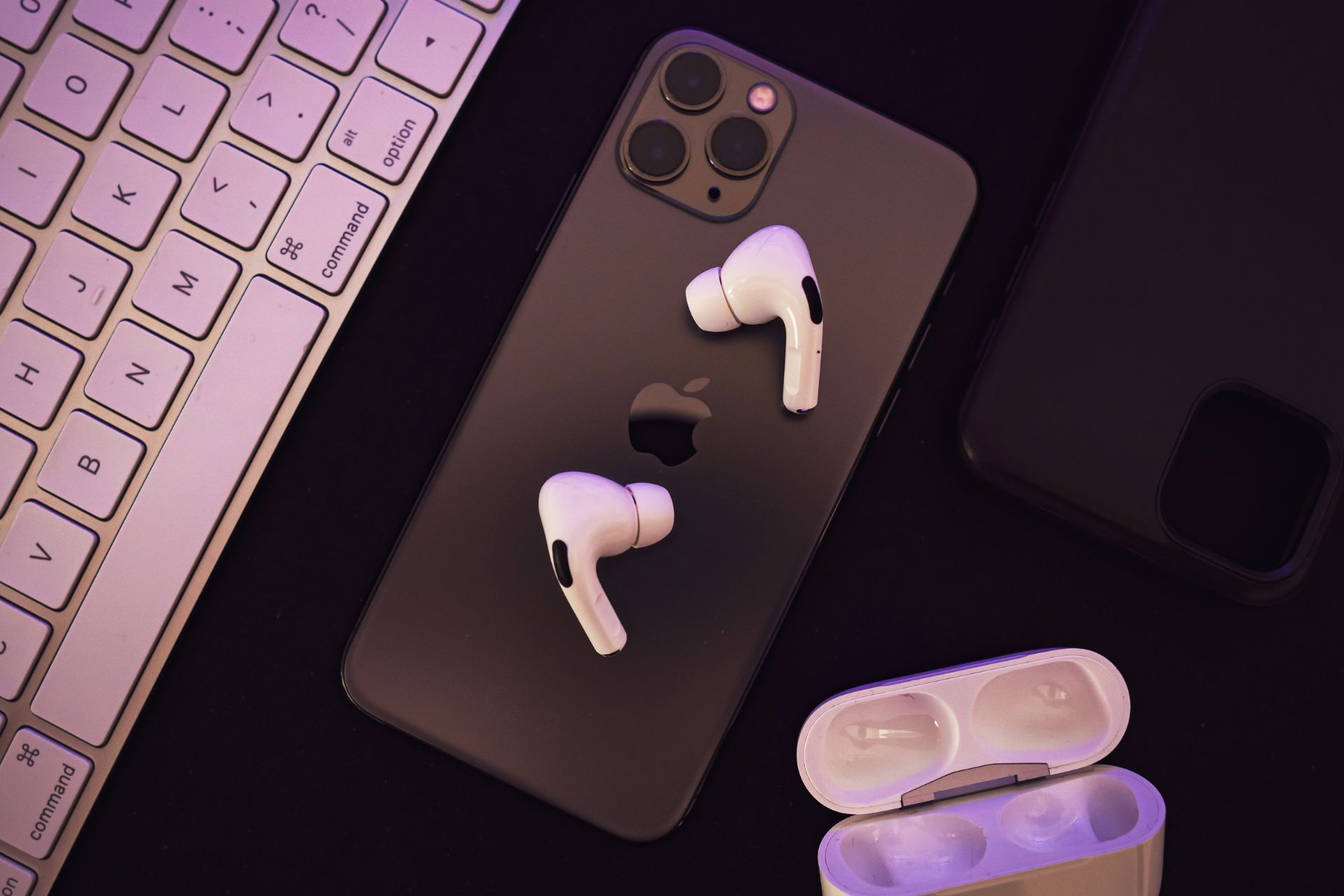 iPhone AirPods