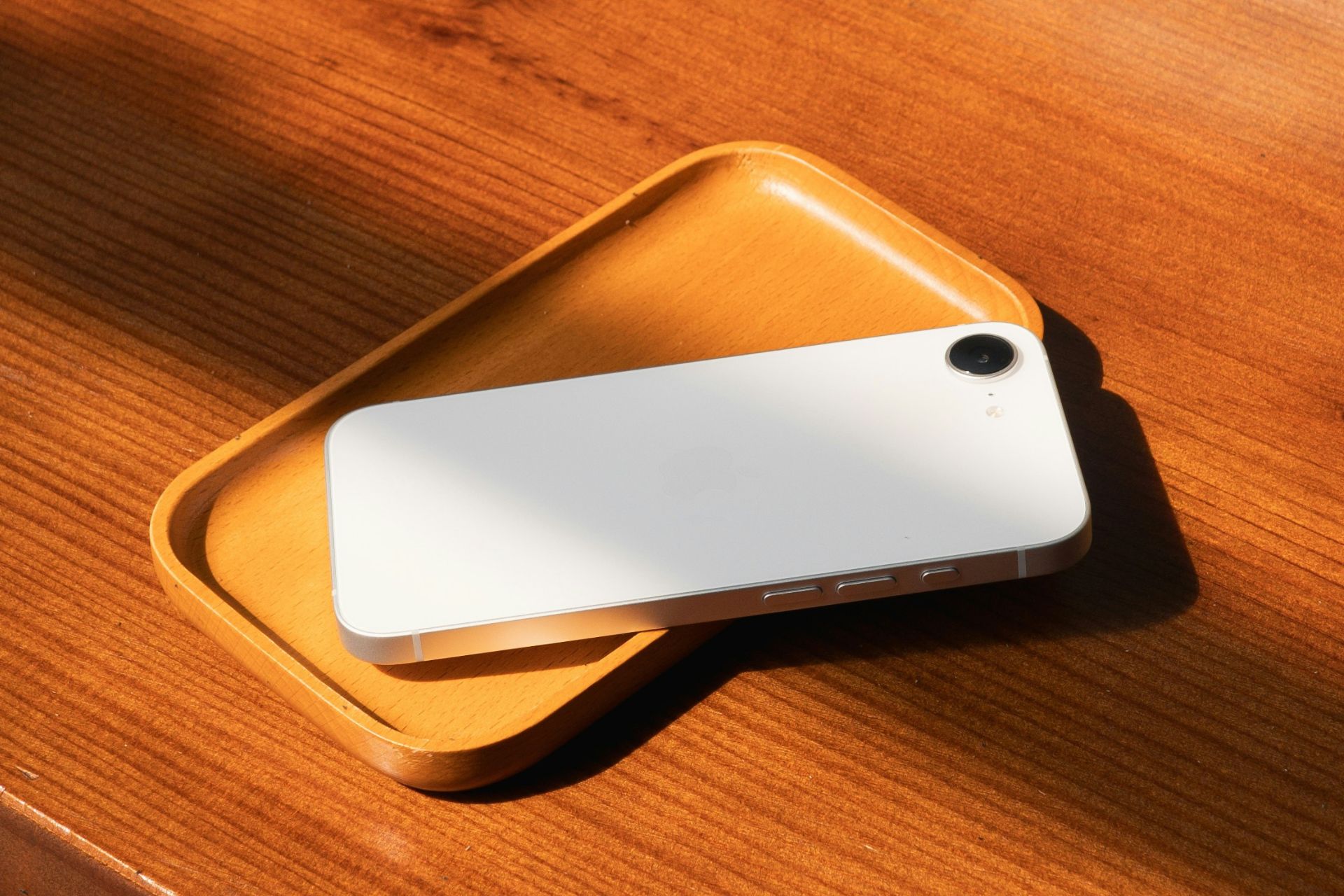 iPhone 16e (3)