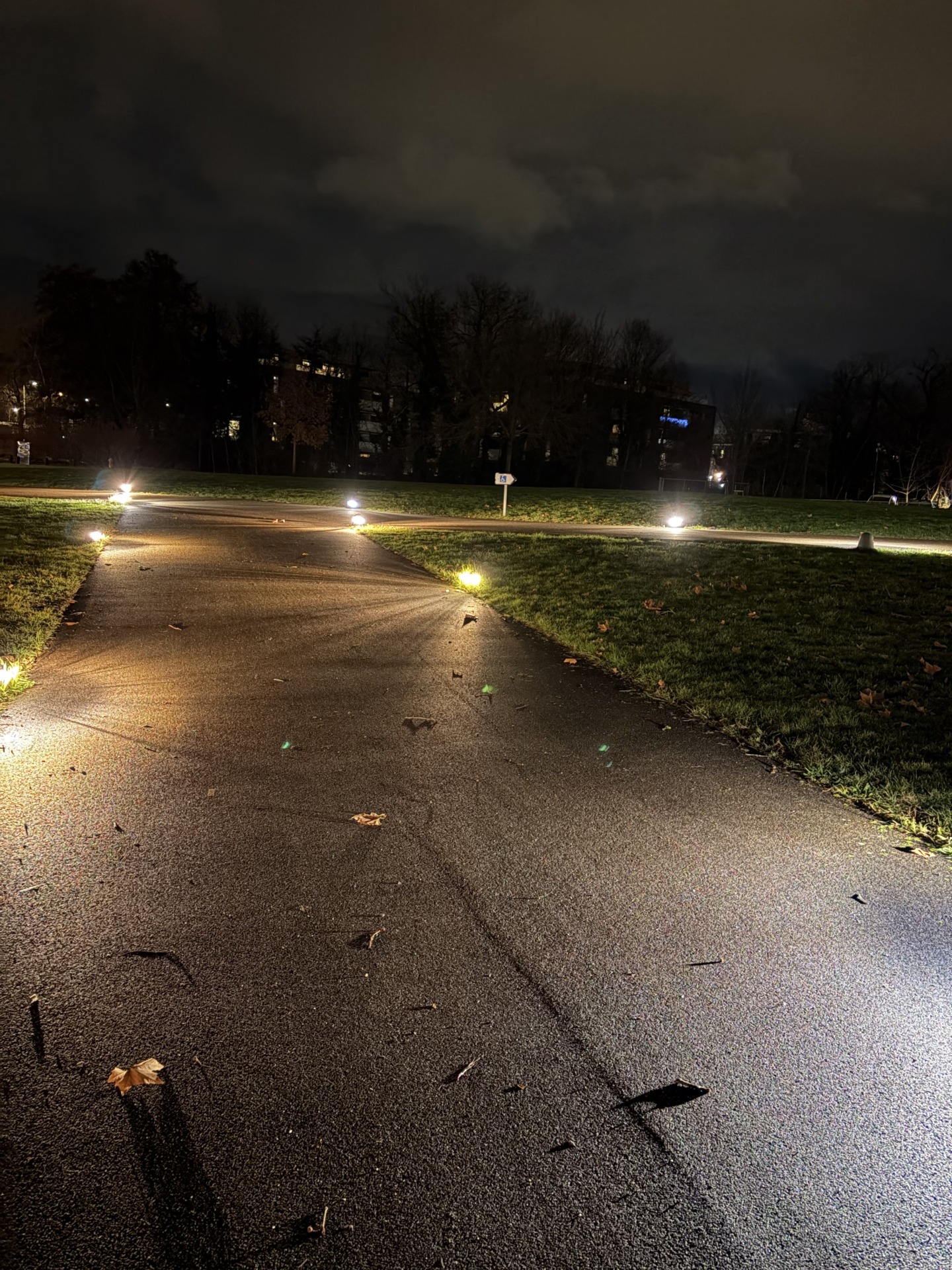 iPhone 17 chemin nuit