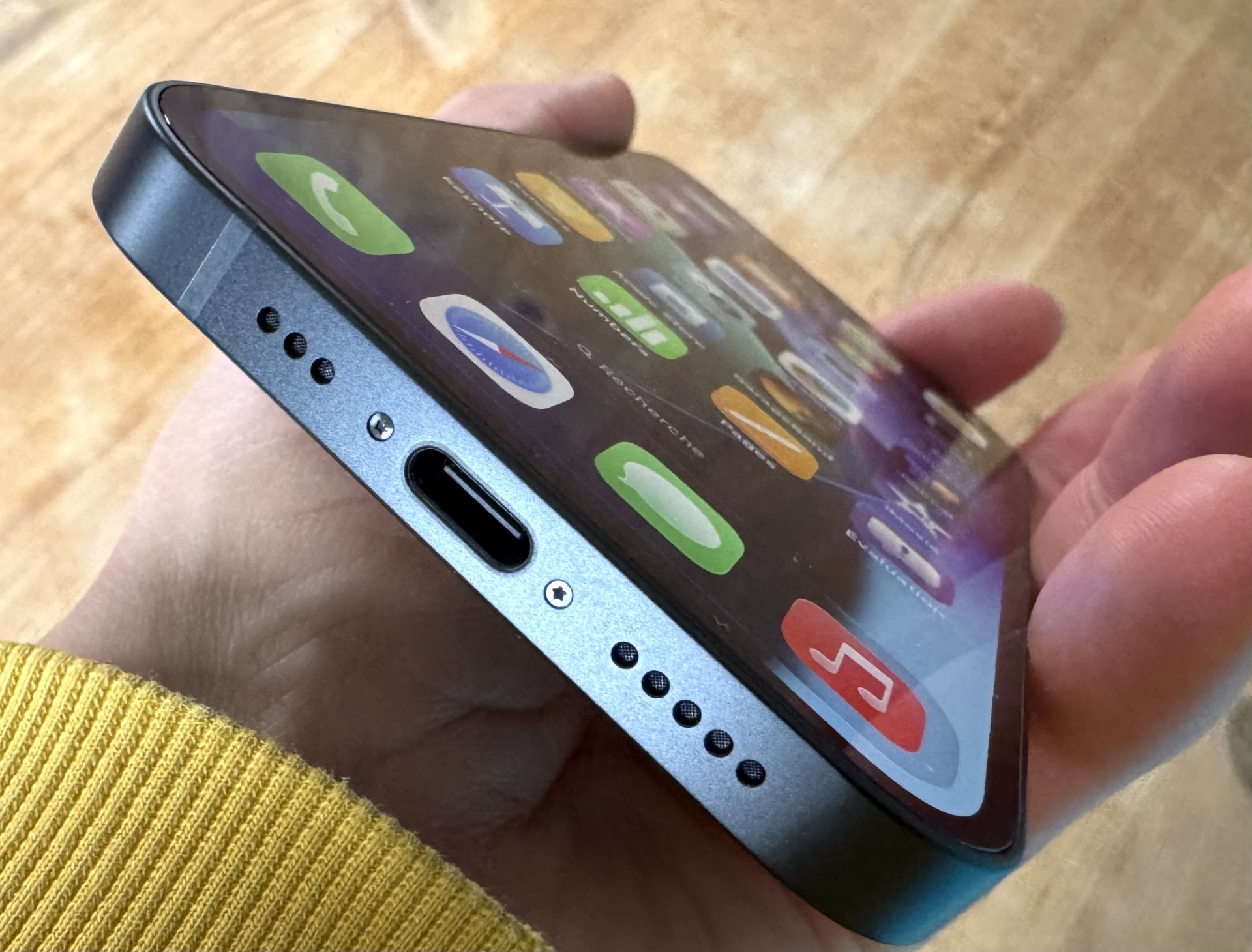 iPhone 17e dessous